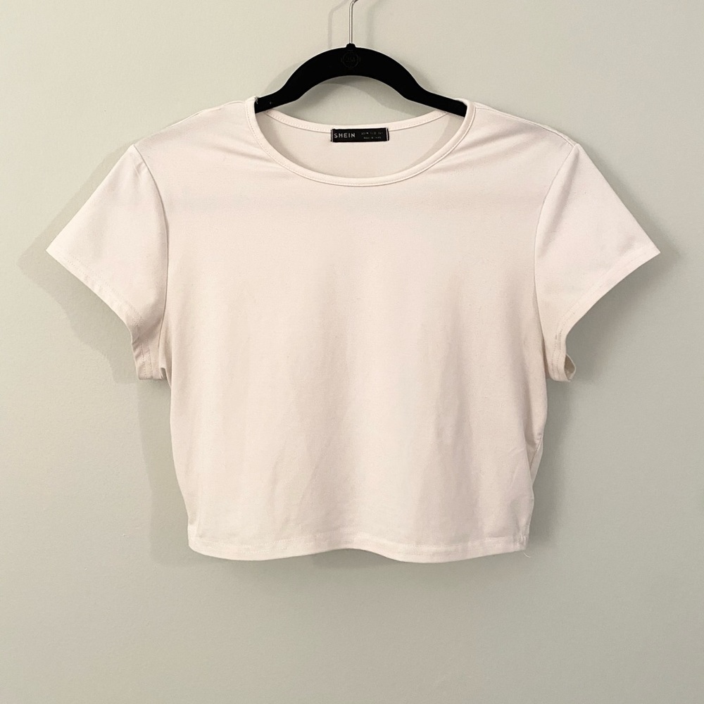 plain white cropped t-shirt 🤍